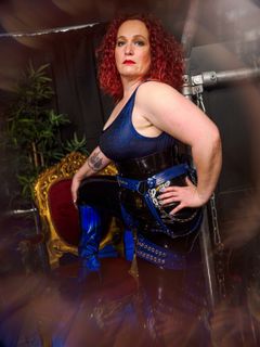 Latex Double Domme photo shoot at The Vault